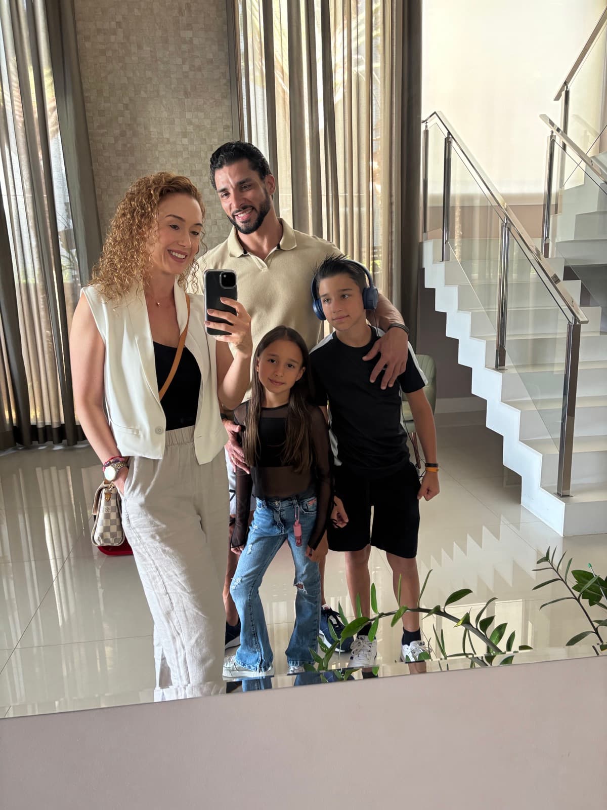 Família na escada