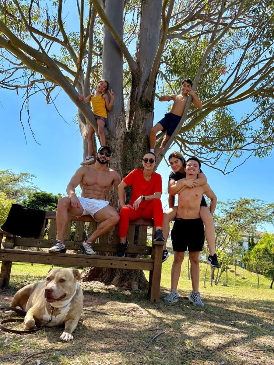 Família reunida ao ar livre